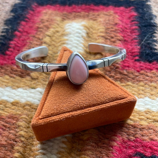Handcrafted Single Stone Pink Conch & Sterling Silver Cuff Bracelet Signed Tahe